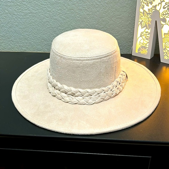 Time and Tru Boater Hat with Braid Cream Suede feel One Size - Picture 1 of 7